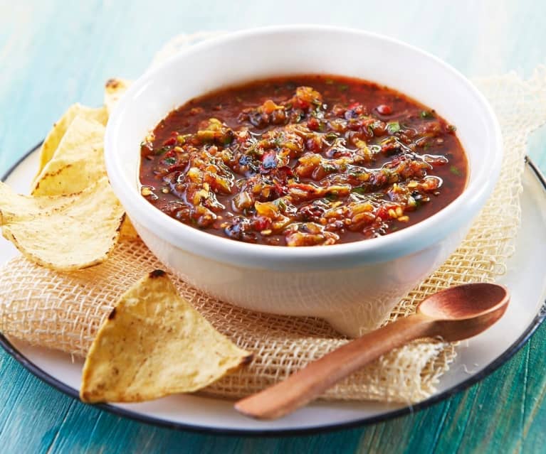 Corn chips with salsa roja