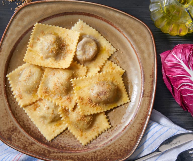 Ravioli al radicchio rosso e noci (vegan)