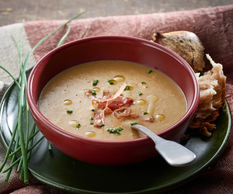 Lauchsuppe mit Rohschinken-Chips