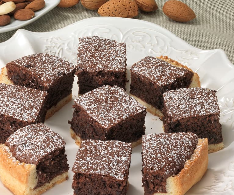 Torta alla ricotta e cioccolato ricoperta di pasta di zucchero