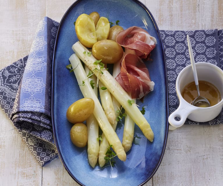 Asperges accompagnées de pommes de terre