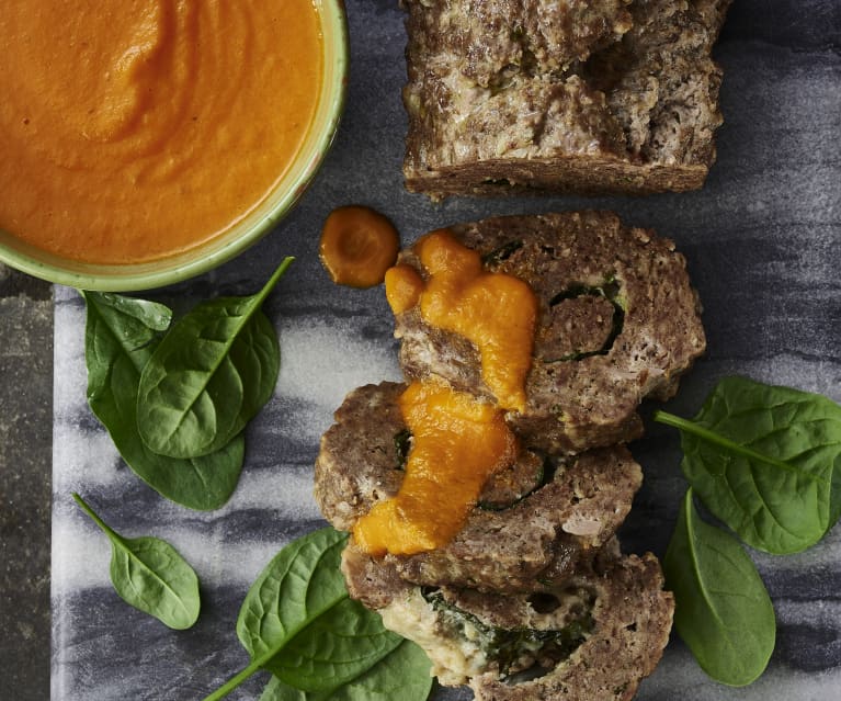 Pastel de carne relleno de espinaca y queso