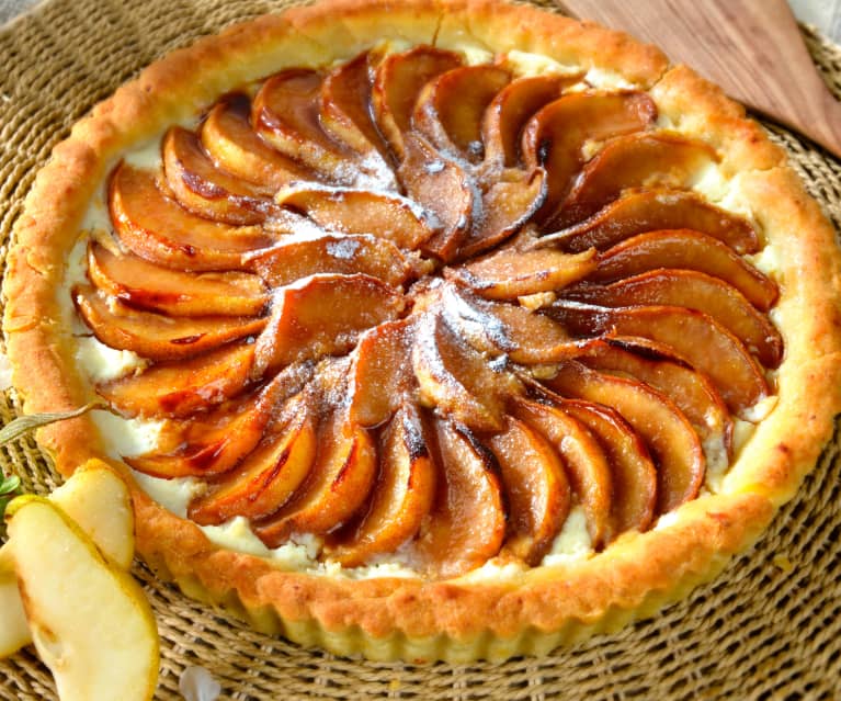 Crostata con crema di ricotta e pere caramellate