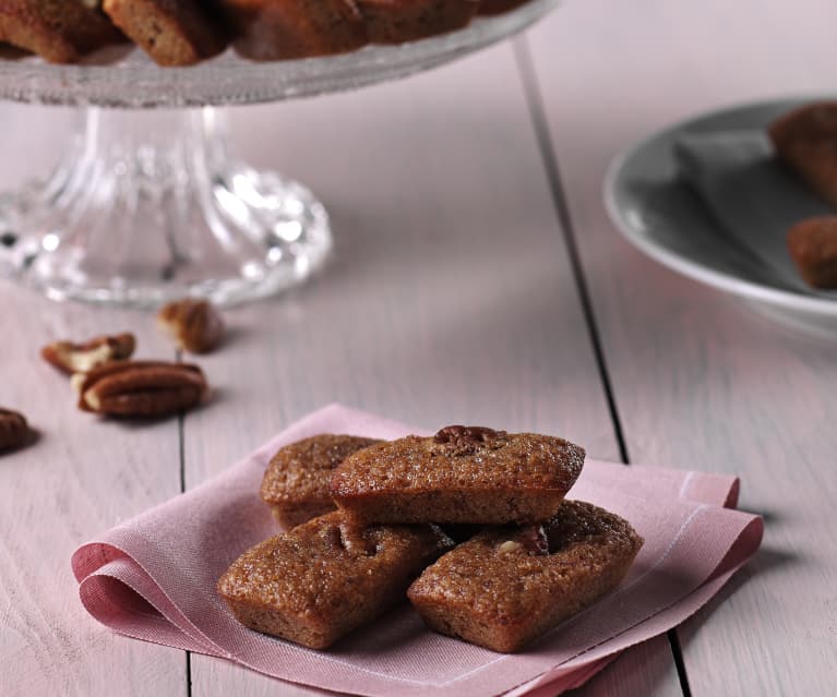 Financieros de chocolate con leche y nueces pacanas