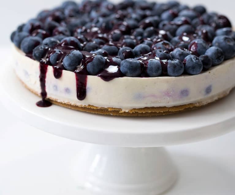 Blueberry frozen yoghurt cheesecake