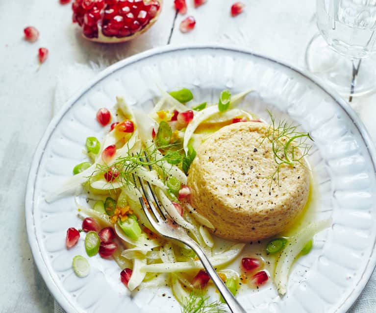 Cheddarsoufflé mit Fenchel-Granatapfel-Salat