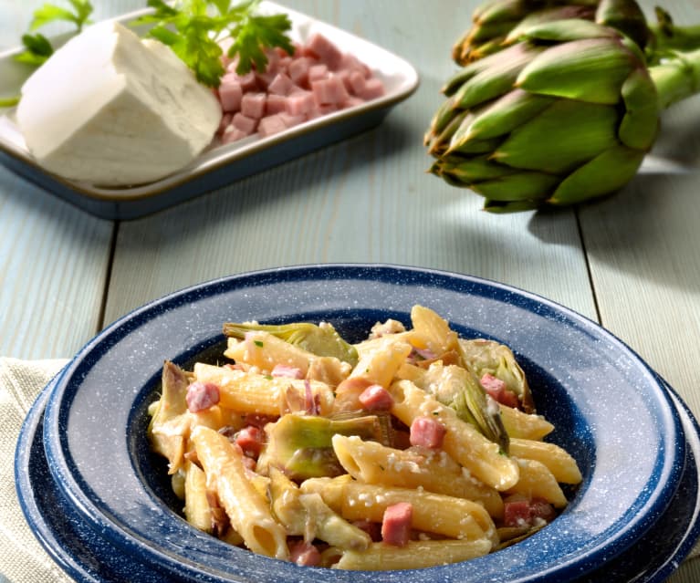 Macarrones con alcachofas, jamón y ricota salada