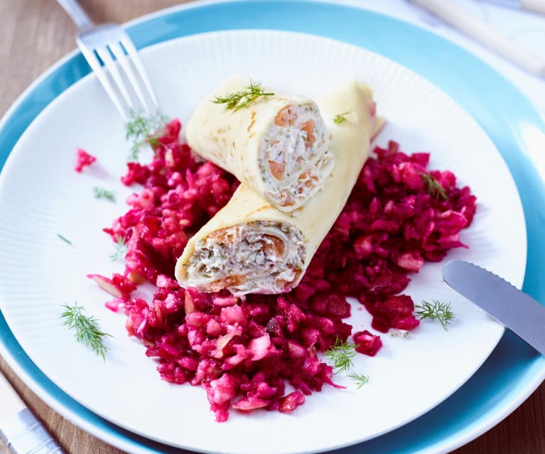 Crespelle mit Räucherlachs und Rote Bete-Apfel-Salat