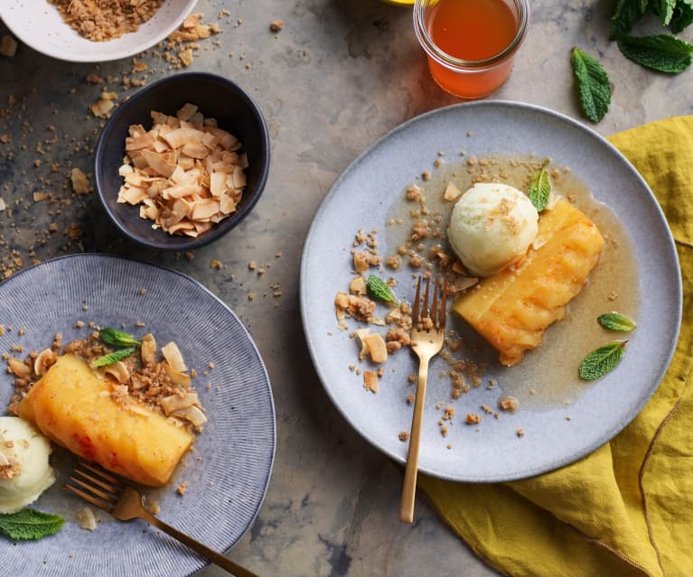 Ananas, sirop de piment et streusel de noix de coco grillé