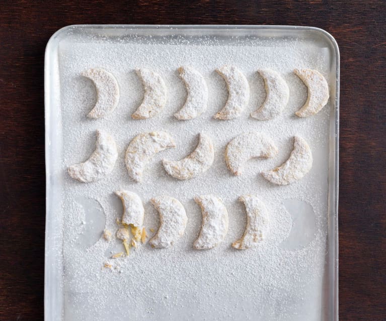 Kourabiedes (Greek moon biscuits) Kourabiedes (Greek moon biscuits)