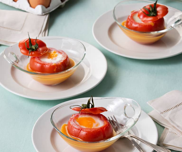 Huevo poché en tomate