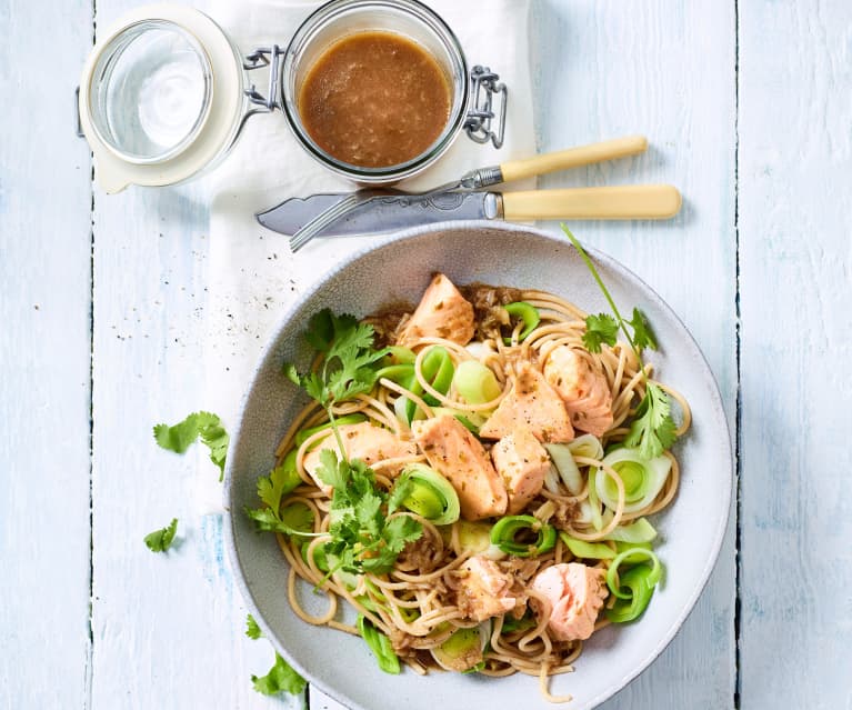 Zitronenspaghetti mit mariniertem Lachs