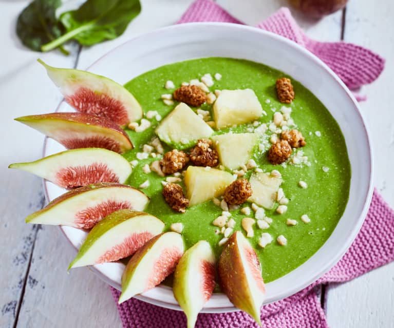 Smoothie bowl se špenátem a morušemi