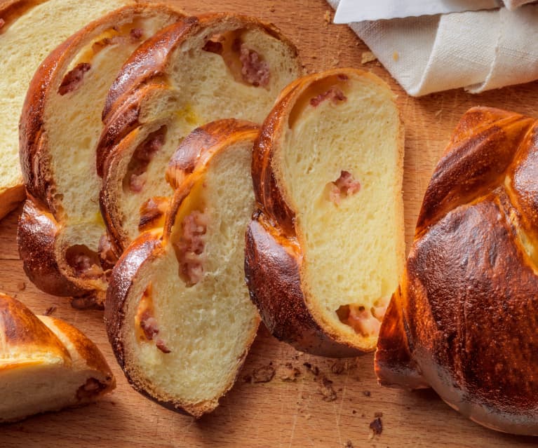 Treccia di pan brioche ripiena