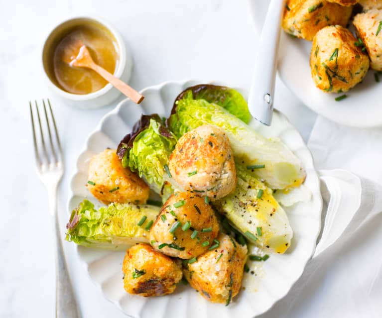 Boulettes de crabe et sucrine en salade