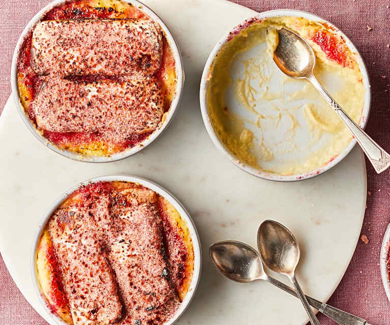 Crème brûlée au champagne et biscuits roses de Reims