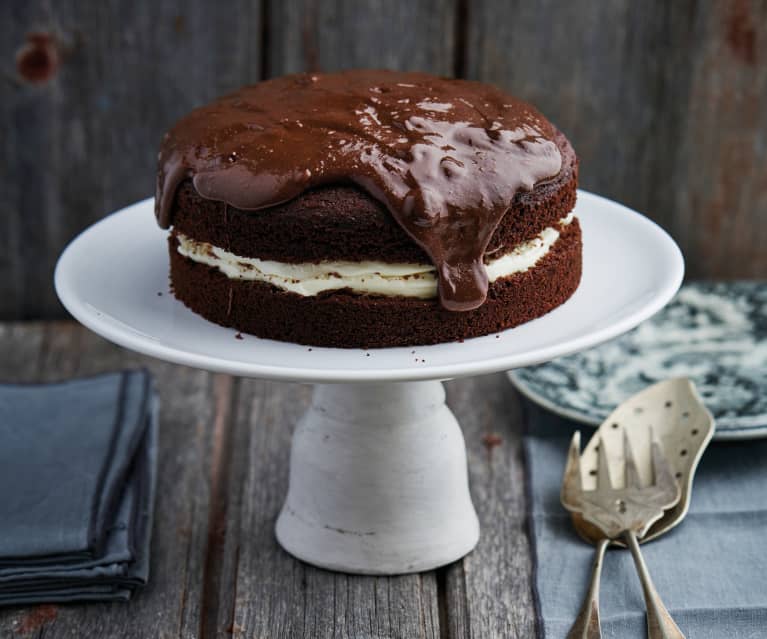 Bolo de Chocolate com Nozes. My Cafe 