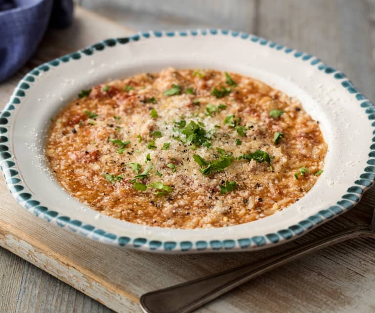 Suppe med italiensk pølse og pasta