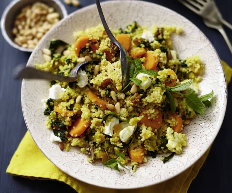 Gemüse-Couscous mit Aprikosen und Pinienkernen