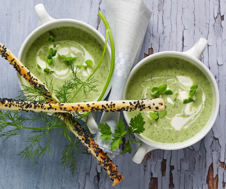 Kräutersuppe mit Blätterteigstangerl