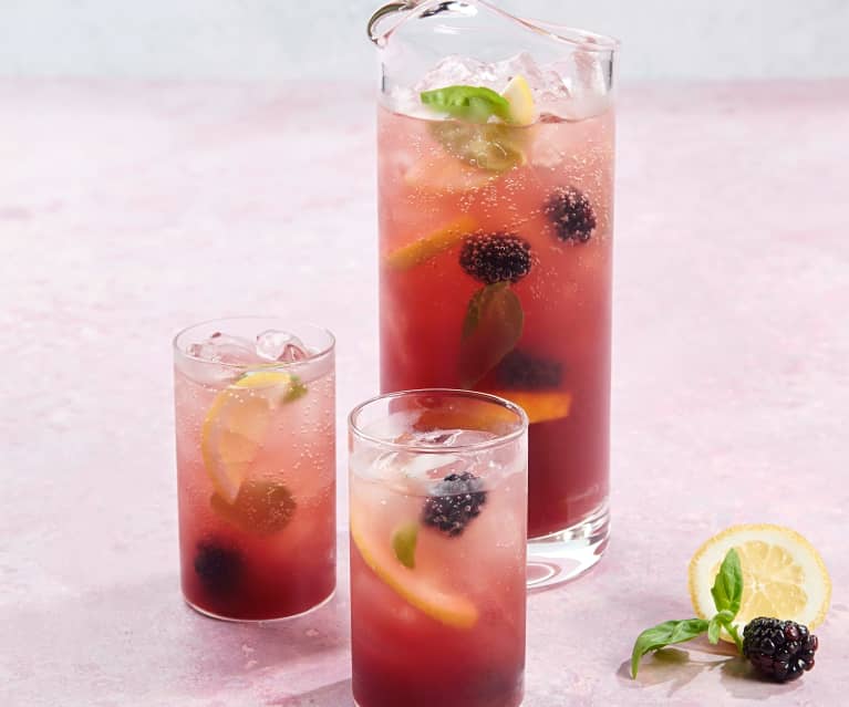 Agua detox de moras