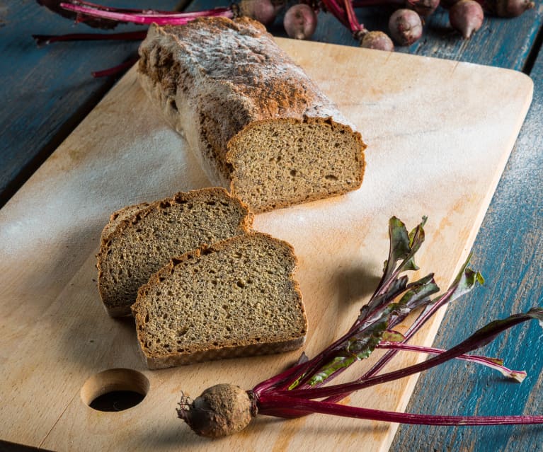 Rote-Rüben-Brot mit Mohn