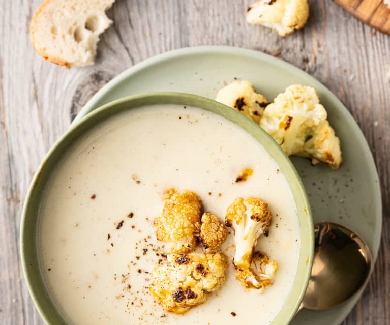 Blumenkohlcremesuppe mit glasierten Blumenkohlröschen