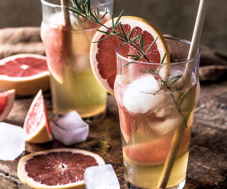 Tisana fria de toranja e rosmaninho