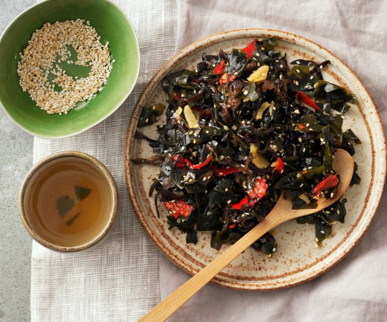 Salade de wakamé aux champignons et au sésame