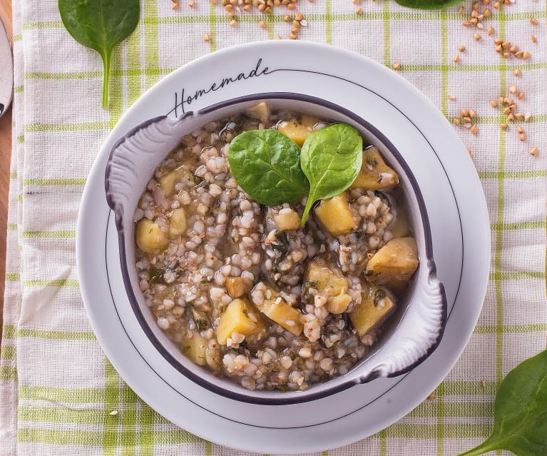 Zuppa di spinaci e grano saraceno