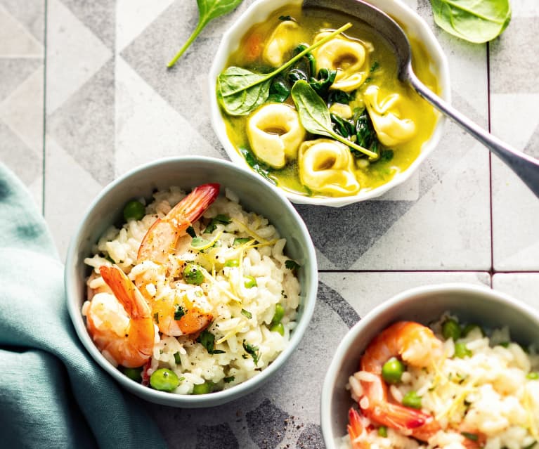 Sopa de espinafres e risoto de ervilhas com camarão