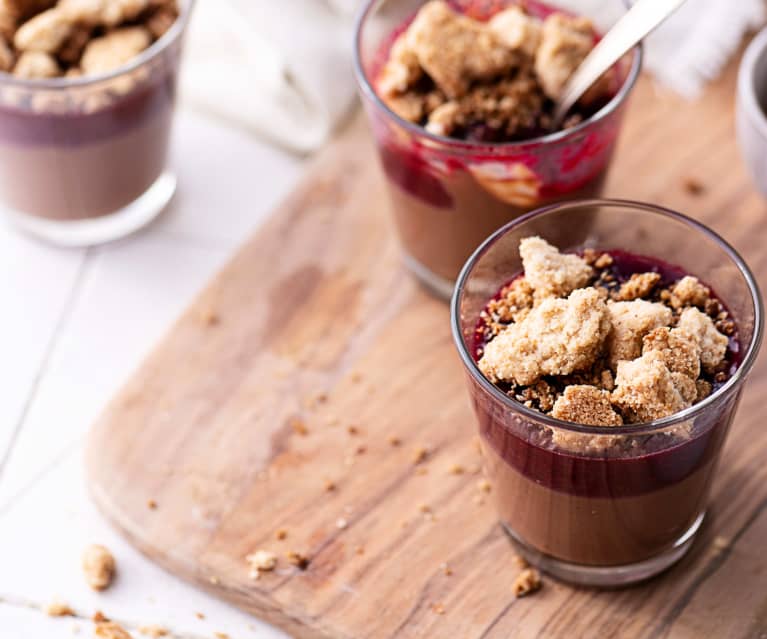 Crema al cioccolato con salsa ai frutti rossi e crumble (Bimby Friend)