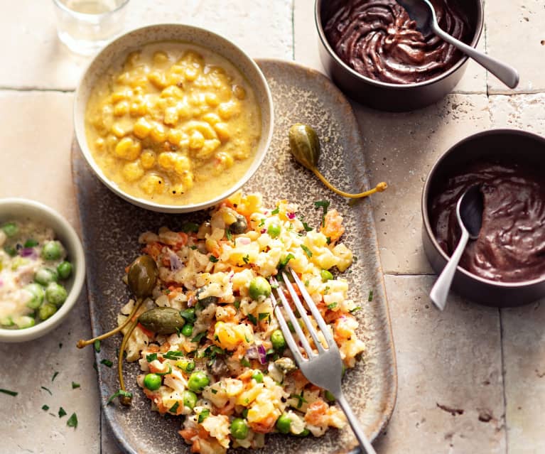 Salada de legumes, guisado de lentilhas e mousse de chocolate (vegan)