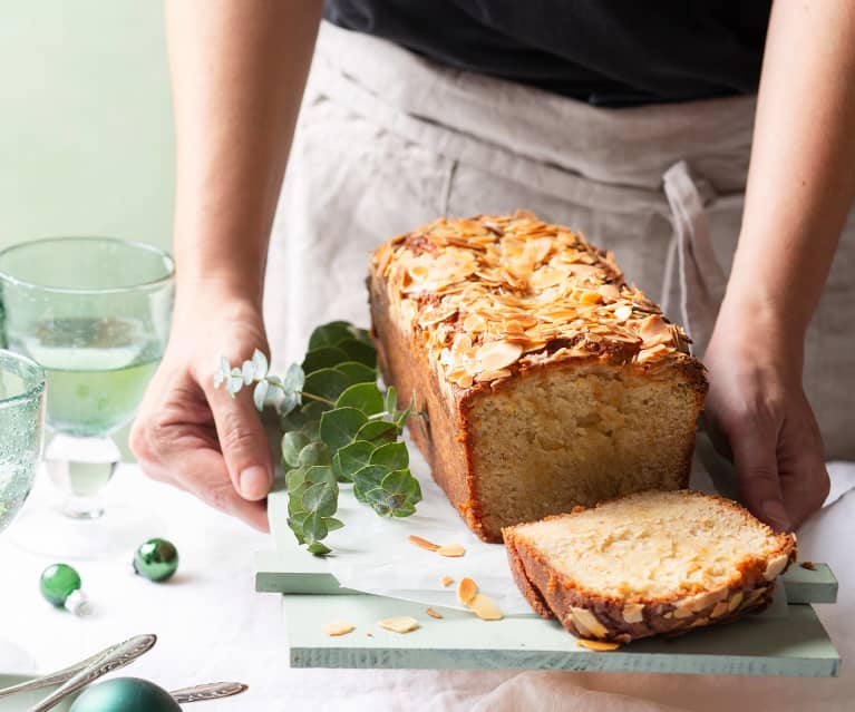 Cake de almendras con almíbar de azahar