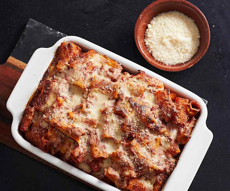 Pasta al forno con ragù di carne e besciamella