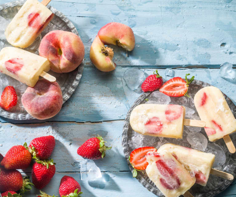 Polos de sorbete de paraguayas con fresas