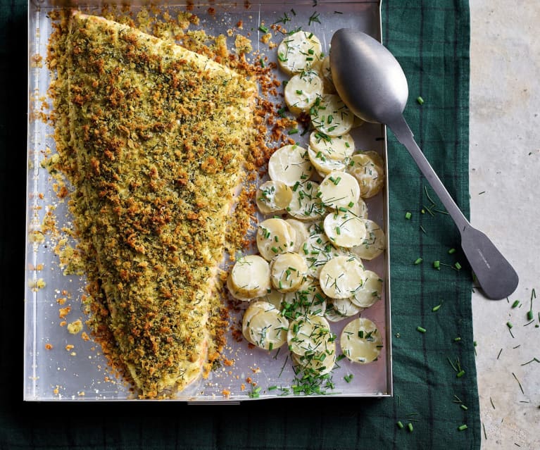 Lombo de salmão com crosta de ervas aromáticas e salada de batata