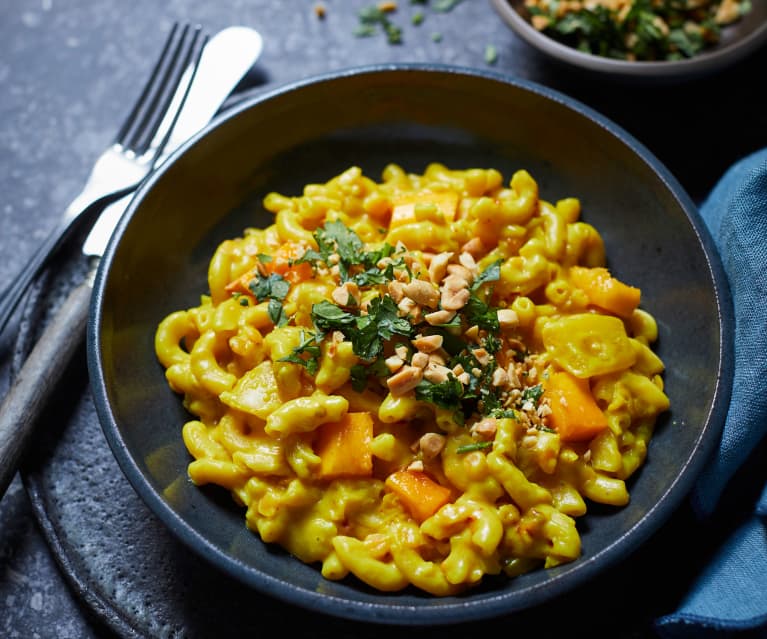 Kokos-Linsen-Pasta mit Mango