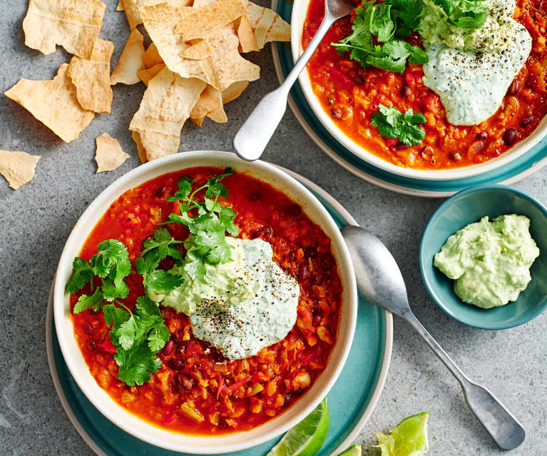 Black bean chilli with guacamole and "corn chips" (Diabetes)