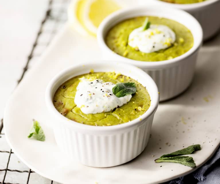 Flan de guisantes con crema de yogur y menta