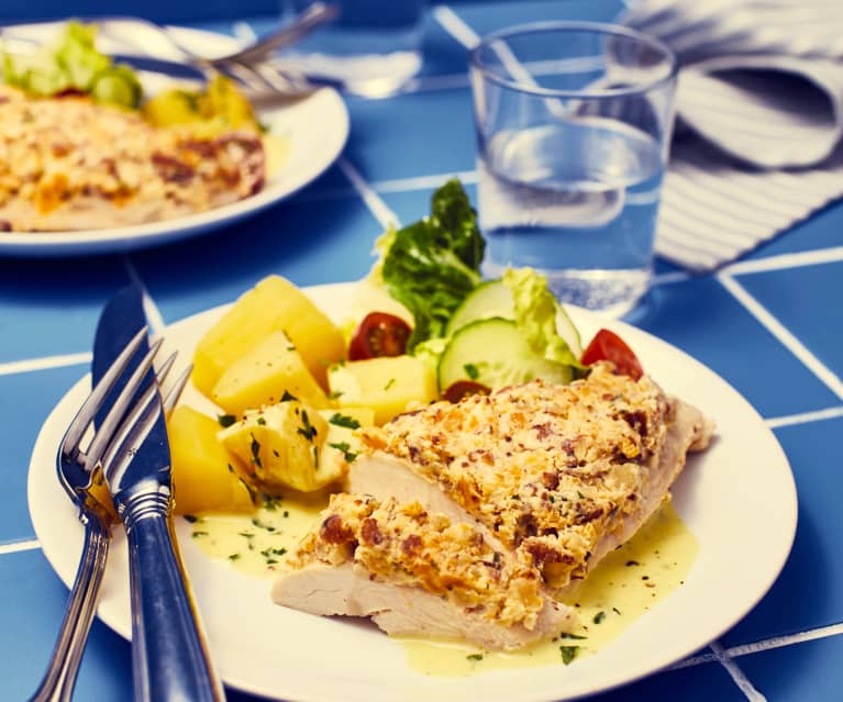 Putenschnitzel mit Mandel-Aprikosen-Kruste und Kartoffeln - Cookidoo ...