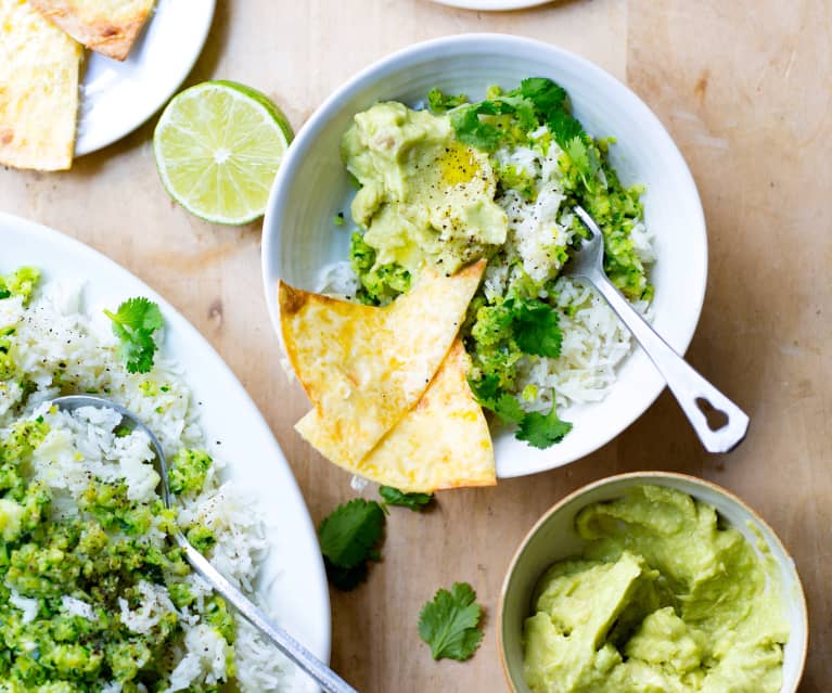 Riz aux courgettes, guacamole et tortillas