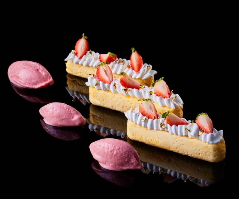 Antonio Bachour Gateau Au Fromage A La Creme Fraiche Et Yogourt Glace Aux Fraises Metrique Cookidoo Das Offizielle Thermomix Rezept Portal