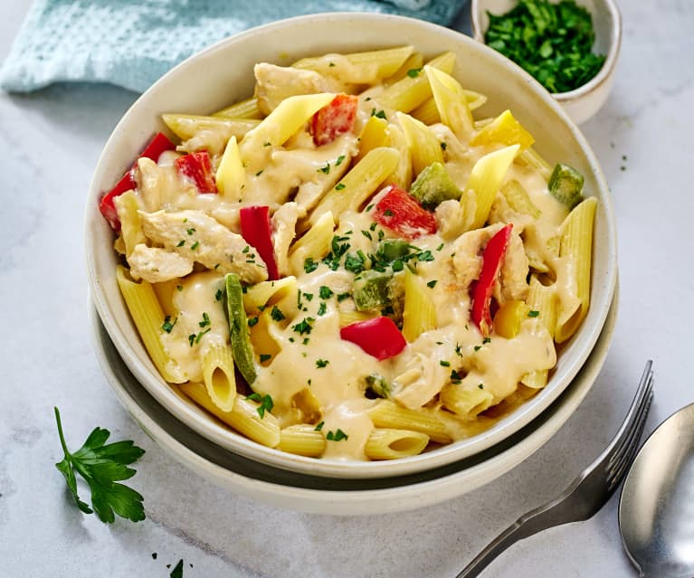 Paprika-Sahne-Hähnchen mit Penne