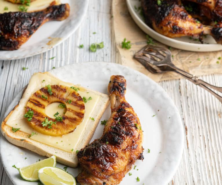 Coxas de frango tropicais com tosta havaiana