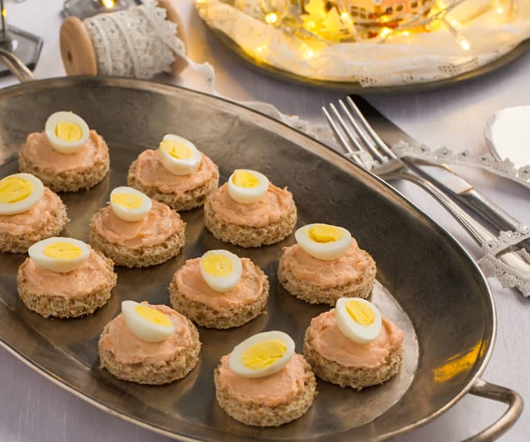 Canapè integrali con spuma al salmone e uova di quaglia - Cookidoo® – the official  Thermomix® recipe platform