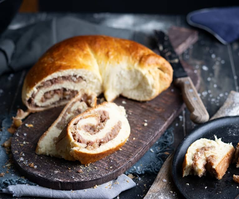 Pain au lait roulé fourré à la crème de pommes et de noix