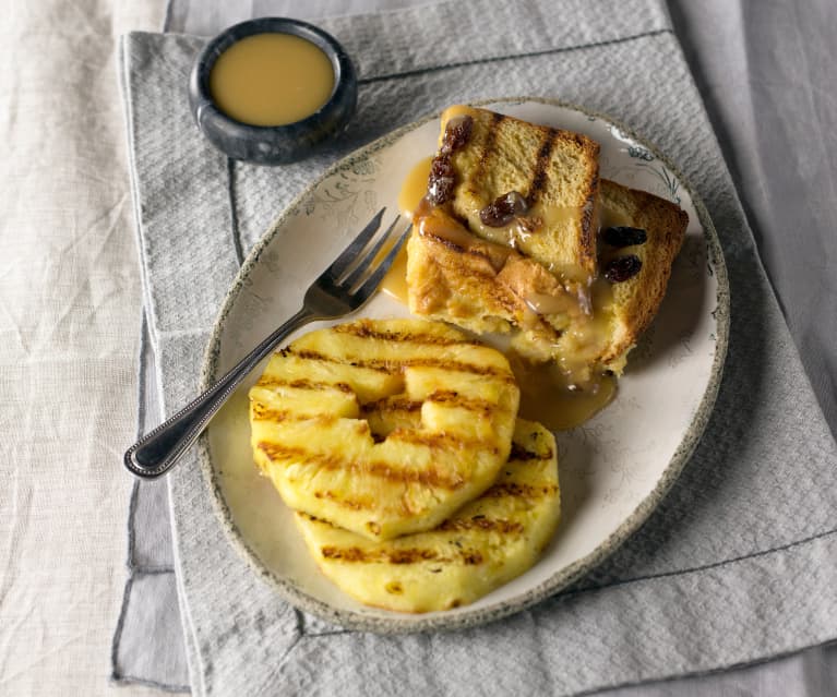 Beschwipster Brotpudding mit Toffeesauce und gegrillter Ananas ...