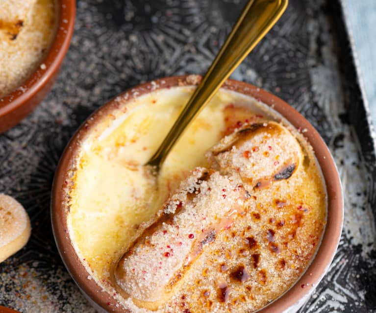 Crème brulée met champagne en biscuits rose de Reims