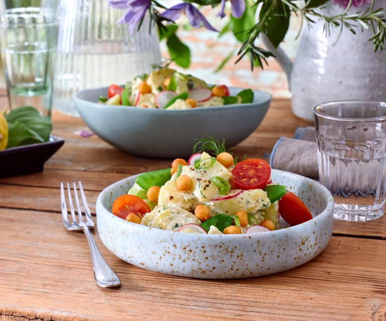 Kartoffelsalat mit Zuckerschoten und Backerbsen